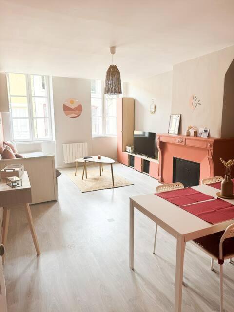 Food And Chill - Deux Appartements Hypercentre - 1 Theme Cinema - By Primo C0Nciergerie Tournus Exterior foto